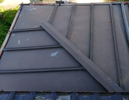 軒先の板金屋根　調査